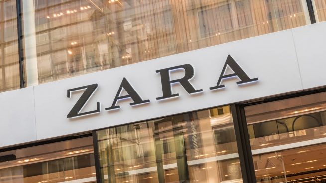 La camisa de Zara que tiene efecto reductor en la cintura y que está arrasando