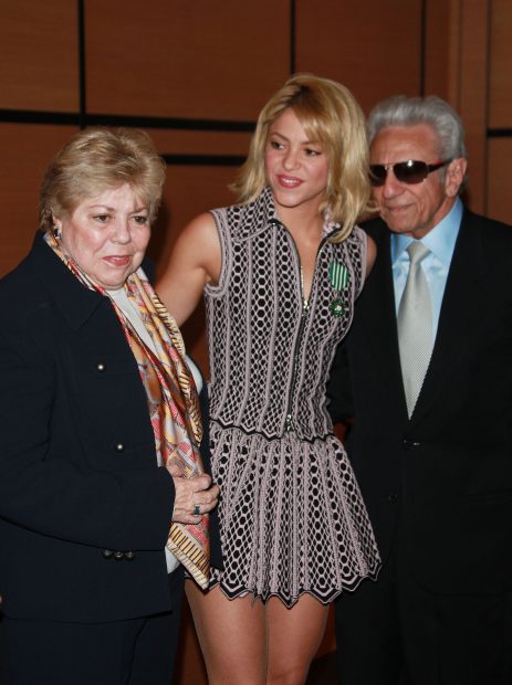 Shakira junto a sus padres en 2012 / Gtres