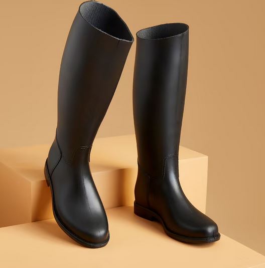 Stand against the rain with these Decathlon wellies, now for just €20