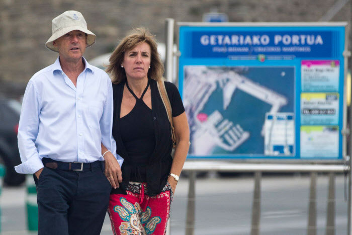 Matías Prats y su pareja Ruth Izcue, paseando por el País Vasco / Gtres
