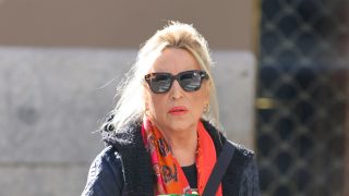 Lydia Lozano paseando por Madrid. (Foto: Gtres)