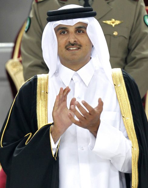 The Emir of Qatar applauding / Gtres