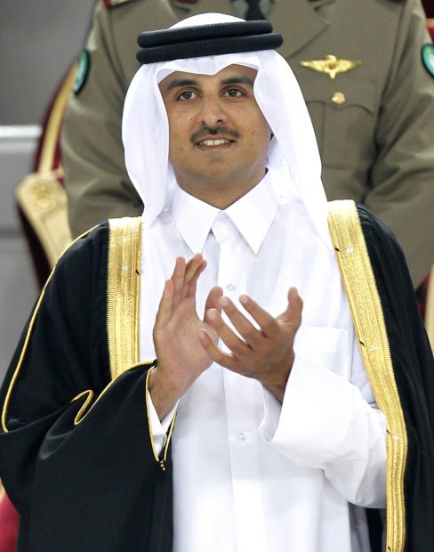 El Emir de Qatar aplaudiendo / Gtres