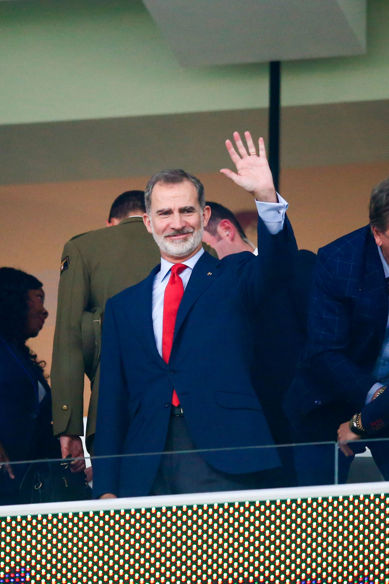 El Rey Felipe VI, saludando en Qatar / Gtres