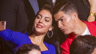 Georgina Rodríguez y Cristiano Ronaldo haciéndose una foto / Gtres