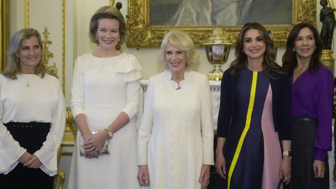 Camila Parker-Bowles con Mary de Dinamarca, Matilde de Bélgica, Sophie de Wessex y Rania de Jordania / Gtres