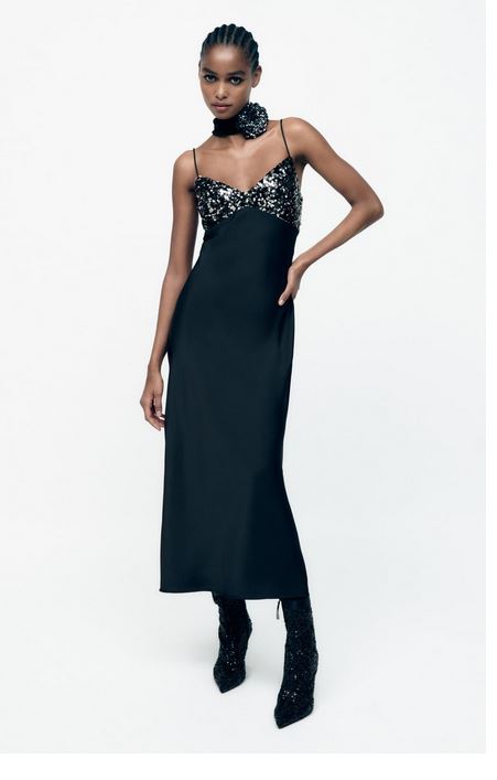A slip dress that you can wear this Christmas and in the summer from Zara Don't miss it, it has a low cost price!
