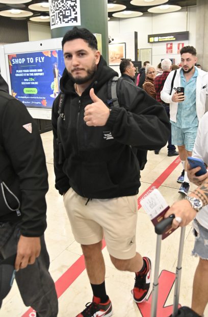 Omar Montes en el aeropuerto de Madrid / Gtres