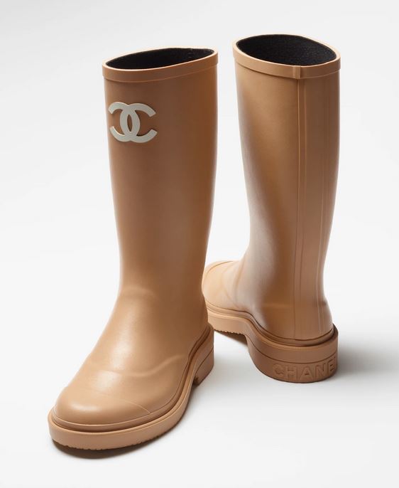 Las nuevas botas de agua de Chanel enloquecen a medio Instagram y