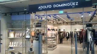 El abrigo de Adolfo Domínguez que está casi a la mitad de precio y es monísimo