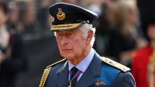 El Rey Carlos en el funeral de su madre / Gtres