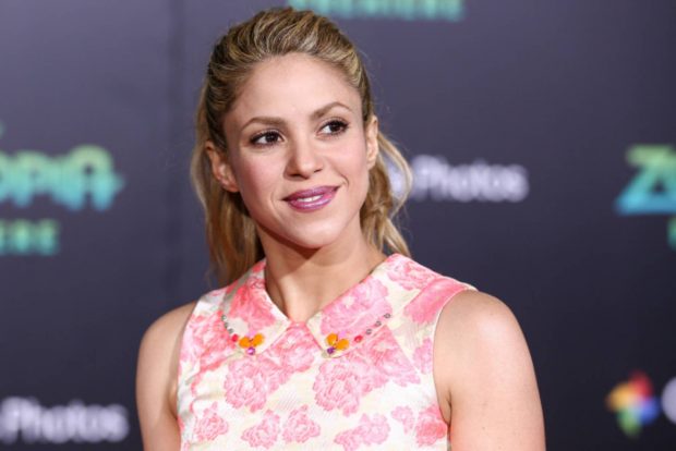 Shakira posando para la prensa en el estreno de una película / Gtres