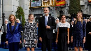 Los Reyes en Oviedo con sus hijas. / Gtres