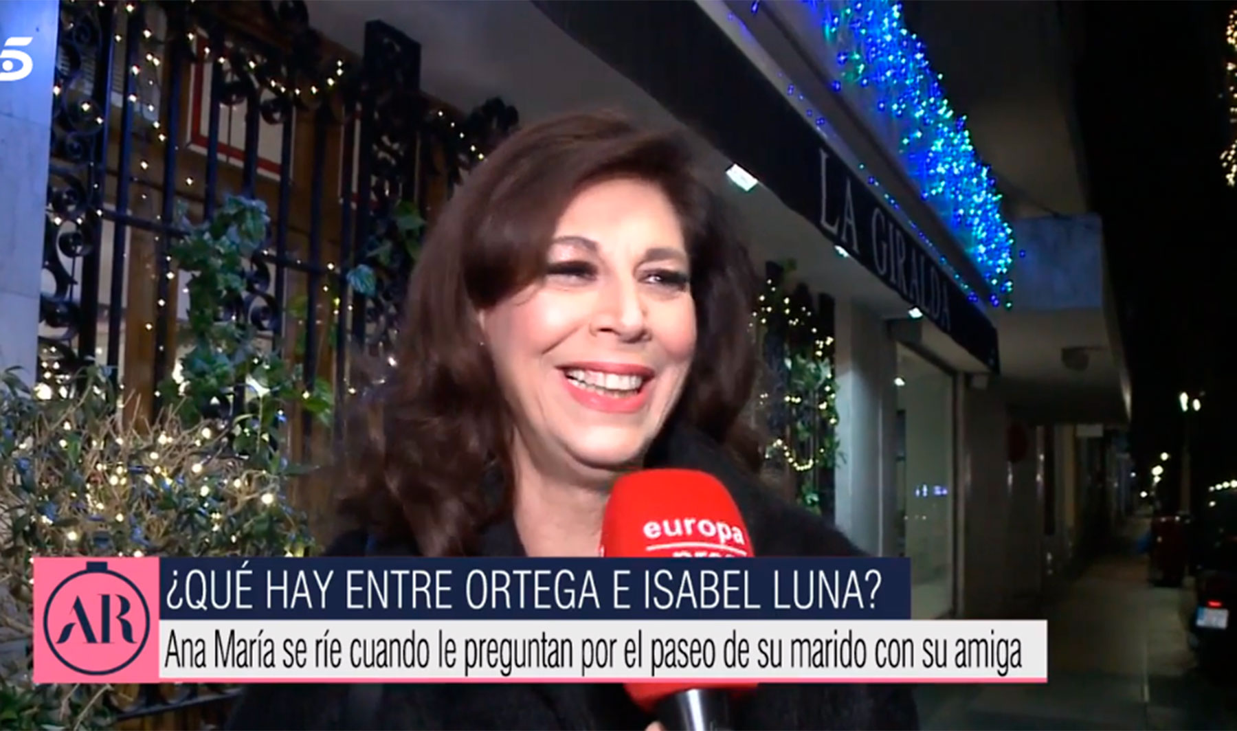 Isabel Luna, hablando ante la prensa / Mediaset
