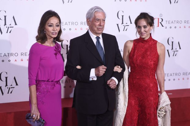 Isabel Preysler, Mario Vargas Llosa y Tamara Falcó en 2017 / Gtres