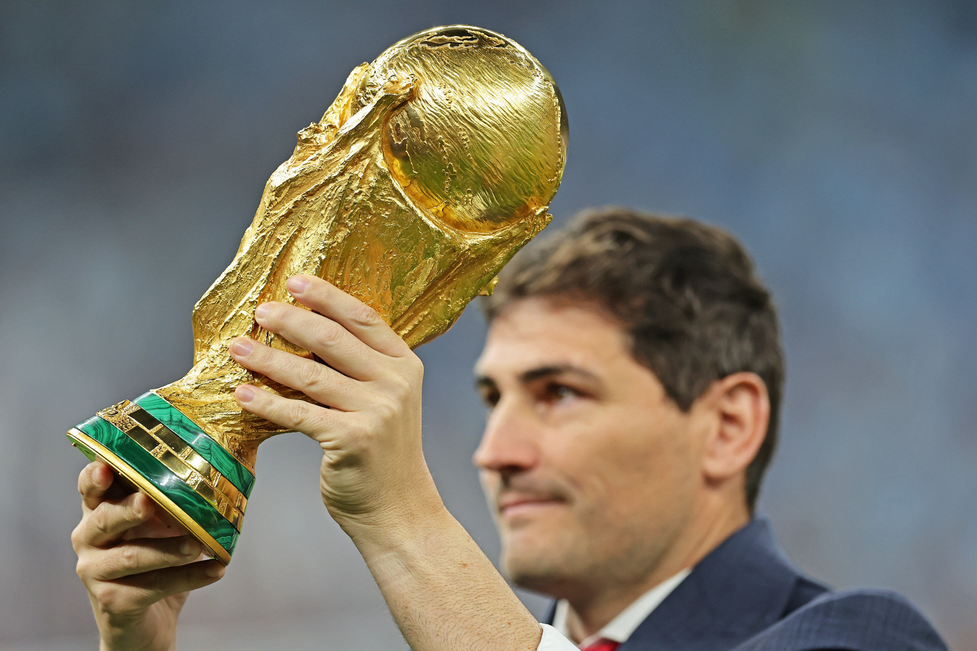 Iker Casillas, con la Copa del Mundo en la mano / Gtres