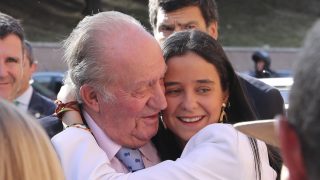 El Rey Juan Carlos con su nieta Victoria. / Gtres