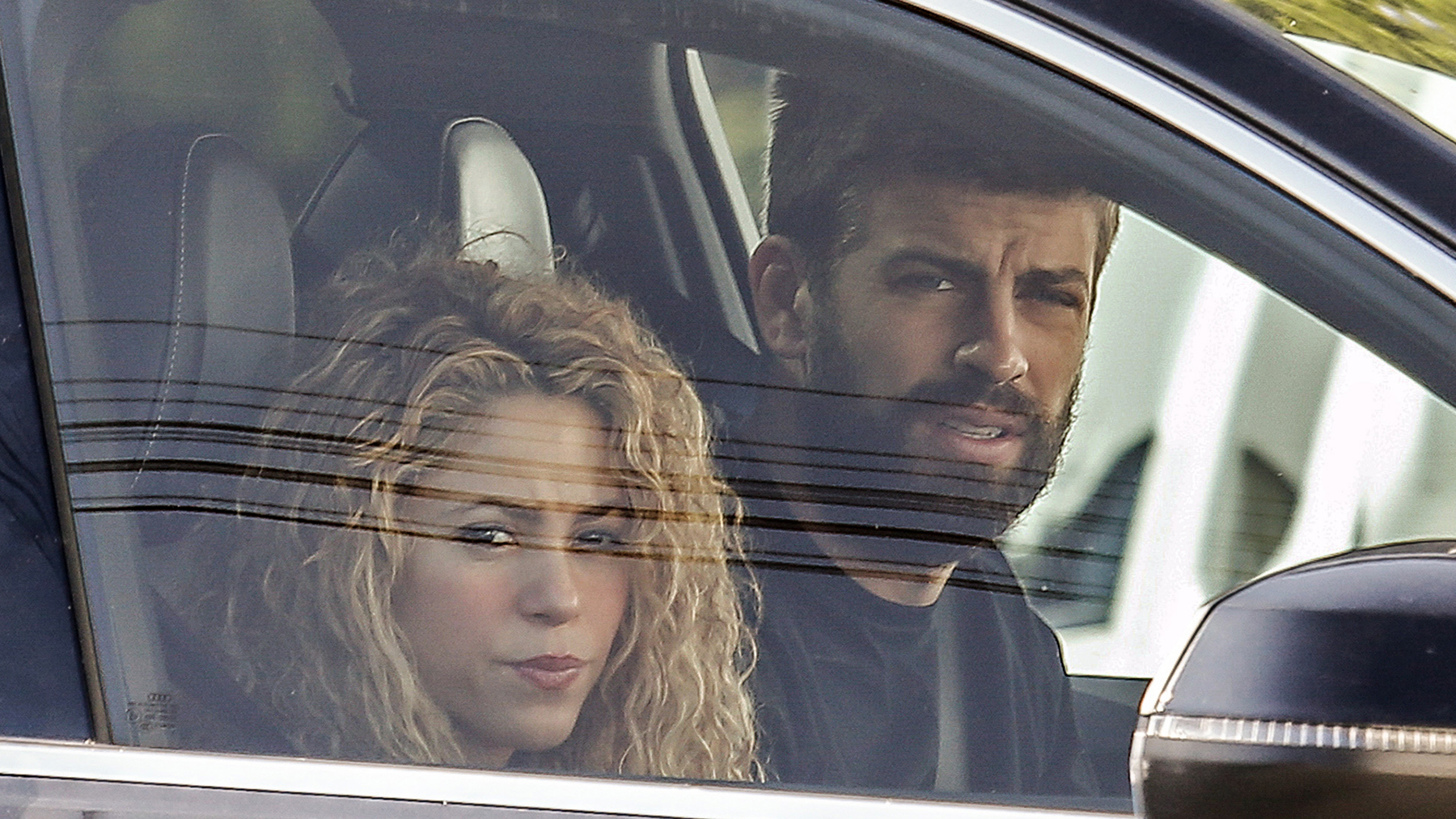 Shakira y Piqué en un coche / Gtres