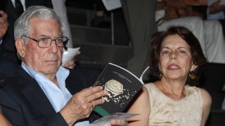 Mario Vargas Llosa con su ex mujer, Patricia. / Gtres