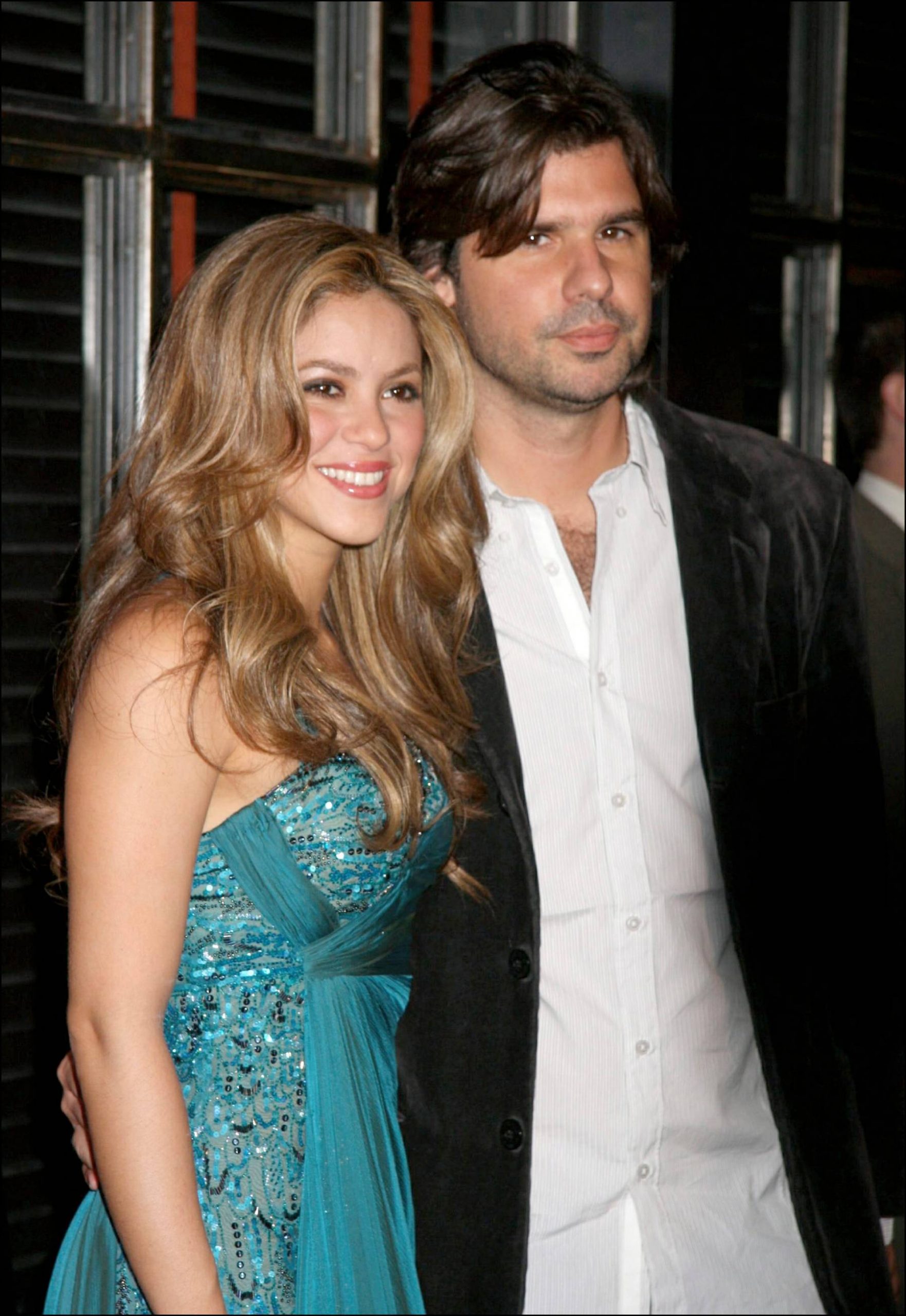 Shakira y Antonio de la Rua durante una premier / Gtres