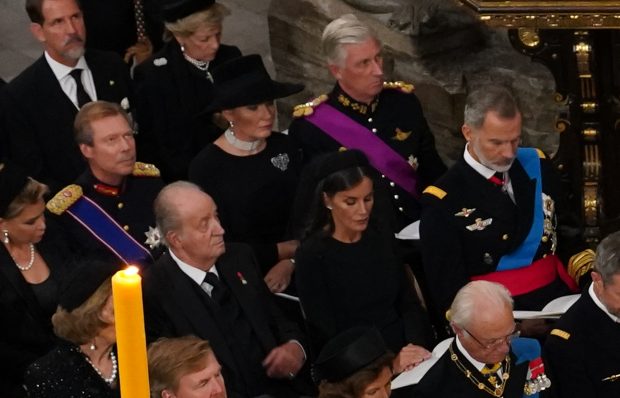 Los Reyes de España y los eméritos en el funeral de la Reina Isabel. / Gtres