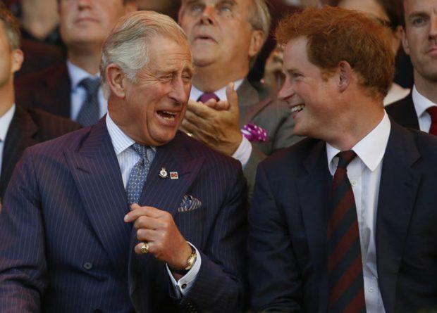 Carlos III y el Príncipe Enrique riéndose / Gtres