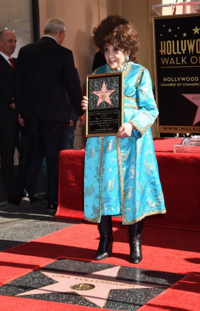Gina Lollobrigida con una estrella en Hollywood / Gtres