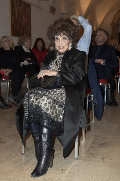 Gina Lollobrigida sentada / Gtres