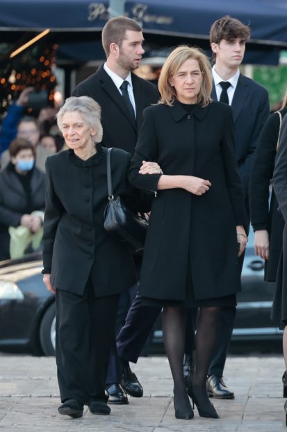 La infanta Cristina e Irene de Grecia en el funeral de Constantino de Grecia / Gtres
