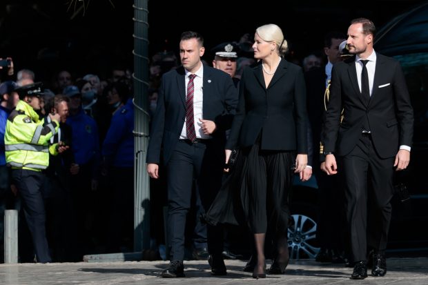 El príncipe Haakon y Mette Marit en el funeral de Constantino de Grecia / Gtres