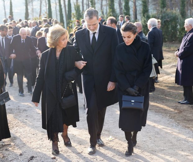 Felipe VI, Letizia y Sofía en el entierro de Constantino II / Gtres