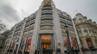 Louis Vuitton sorprende a todos los parisinos con esta fachada