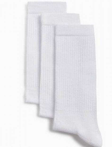 Calcetines altos blancos de Zara / Zara