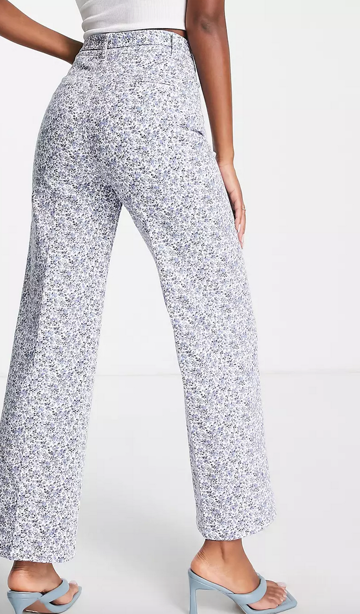 No dejes pasar estos pantalones de flores de Asos: las seguidoras de Rocío Osorno los están agotando