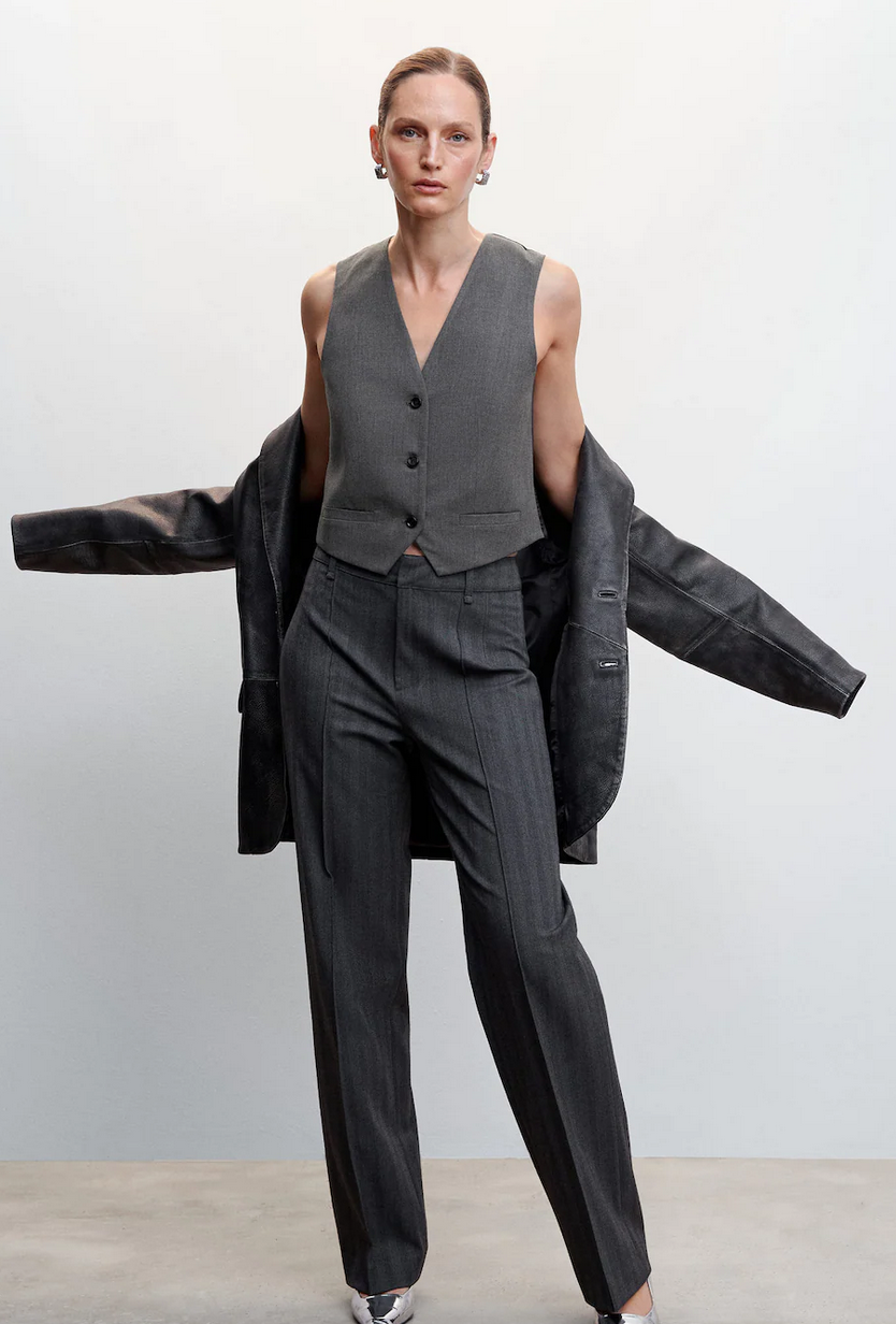 Margot Robbie nos enseña cómo llevar el traje de oficina con estilo