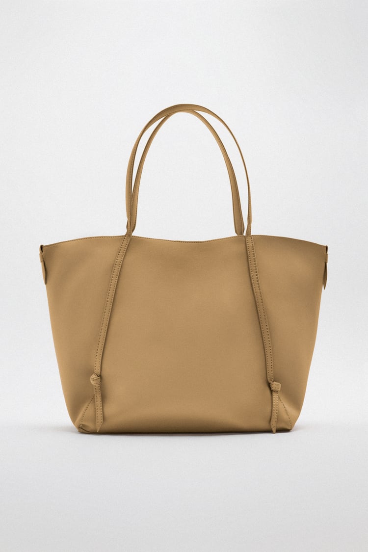 No te quedes sin este bolso de Zara: el más cómodo y elegante para ir a la oficina