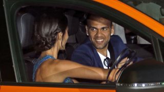 Dani Alves y Joana Sanz en un coche / Gtres