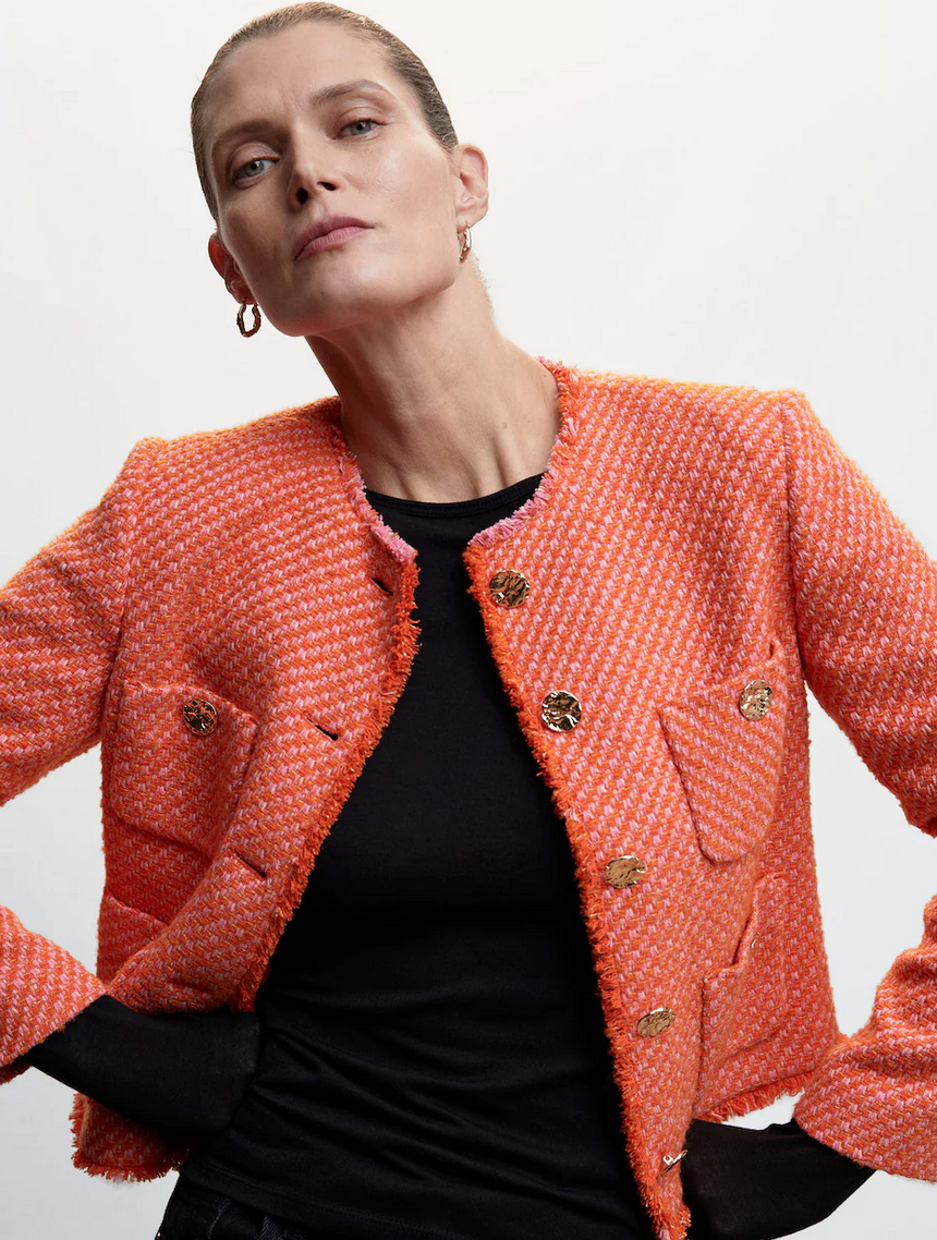 Así es la chaqueta 'Chanel' que ahora la tienen Amazon, Zara y Mango
