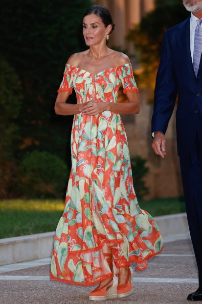 La Reina Letizia con un vestido de Charo Ruiz. / Gtres