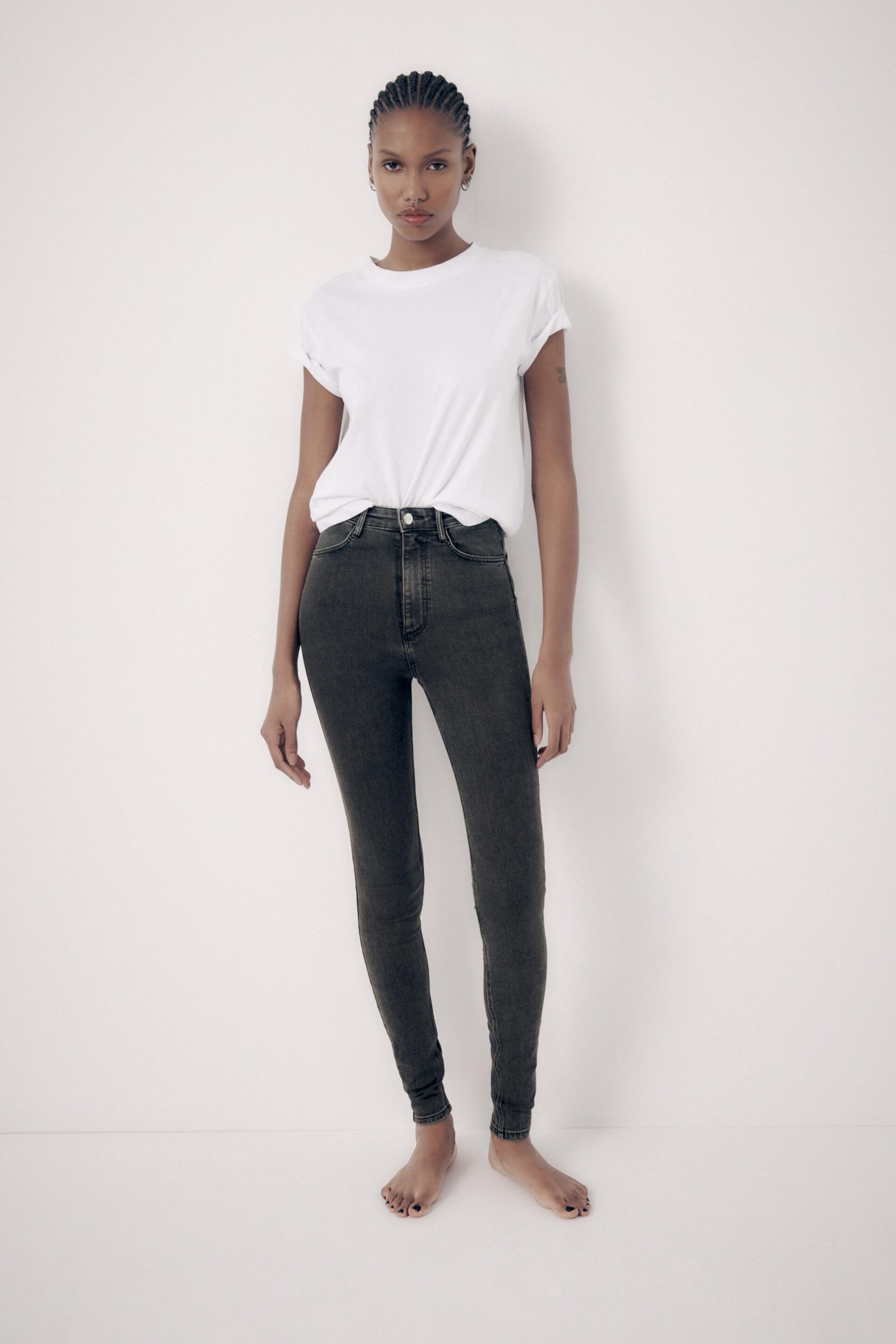 Zara enloquece a sus clientes con estos jeans que sientan de lujo