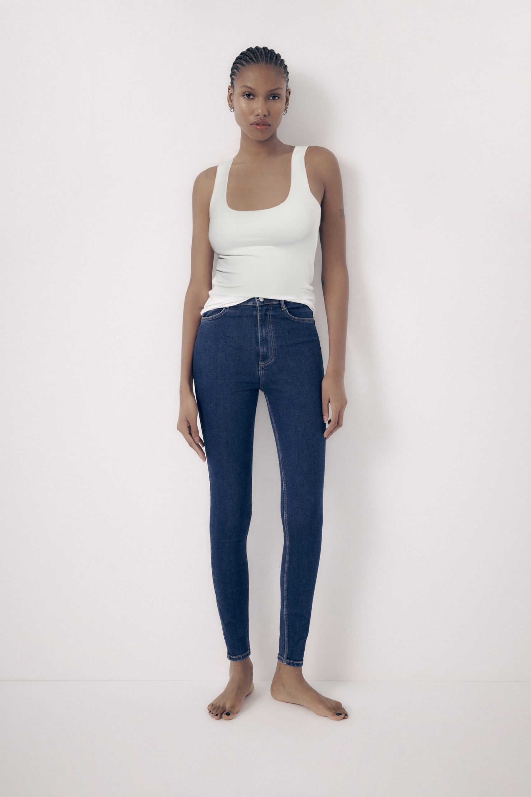 Zara enloquece a sus clientes con estos jeans que sientan de lujo