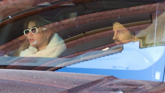 Gerard Pique y Clara Chía en el coche / Gtres