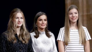La Reina Letizia con sus hijas en Oviedo. / Gtres
