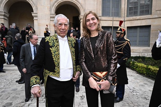 La Infanta Cristina y Mario Vargas Llosa en la Academia Francesa / Gtres