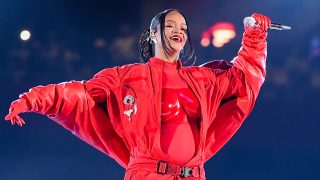 Rihanna durante la actuación de la Super Bowl. / Gtres