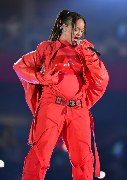 Rihanna durante la actuación de la Super Bowl. / Gtres