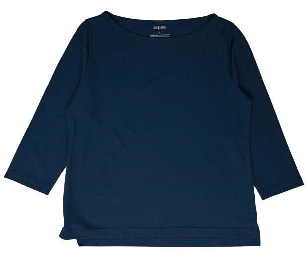 Camiseta azul sostenible con propiedades antiarrugas, antimanchas y neutralizadoras del olor. / Sepiia