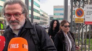 Pepe Navarro e Ivonne Reyes coinciden a la salida del juzgado / Gtres