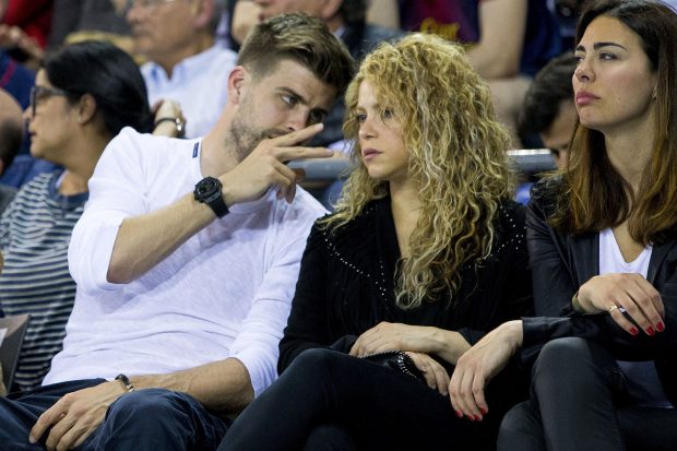 Shakira y Piqué en un partido de fútbol / Gtres
