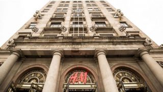 H&M lo peta con esta tendencia: el vestido que dará rollazo a tu outfit